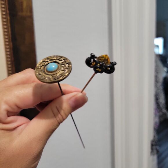 Two Antique Glass Hat Pins Victorian Pair Gold tone filigree openwork romantic - Picture 1 of 10